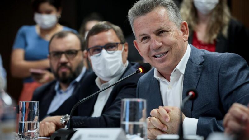 Programa MT Iluminado representa mais segurança na porta do cidadão, afirma governador