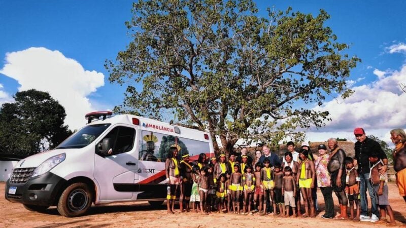 Governo de MT entrega ambulância e reforma da balsa na aldeia indígena Piaraçu
