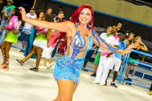 Musa da Lins Imperial Nanda Marques arrasa em ensaio técnico na Sapucaí