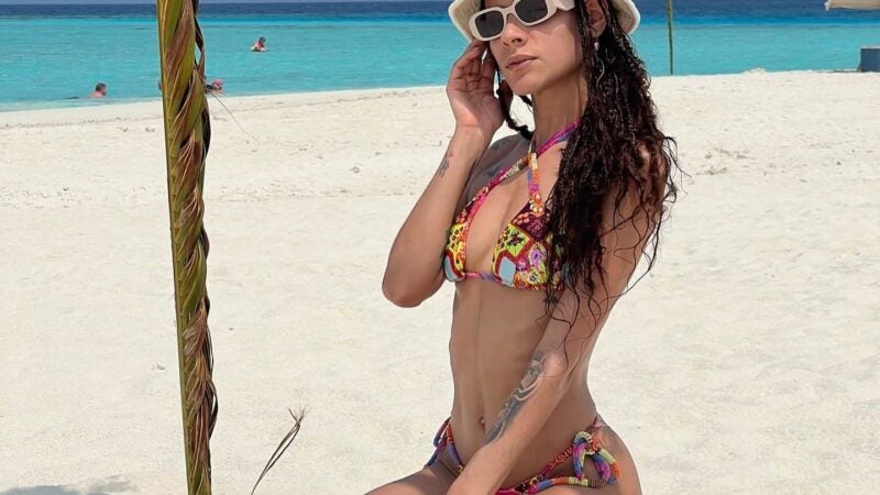 Cristina Mendonça , musa do Botafogo e da Acadêmicos da Tucuruvi, curte férias nas Maldivas