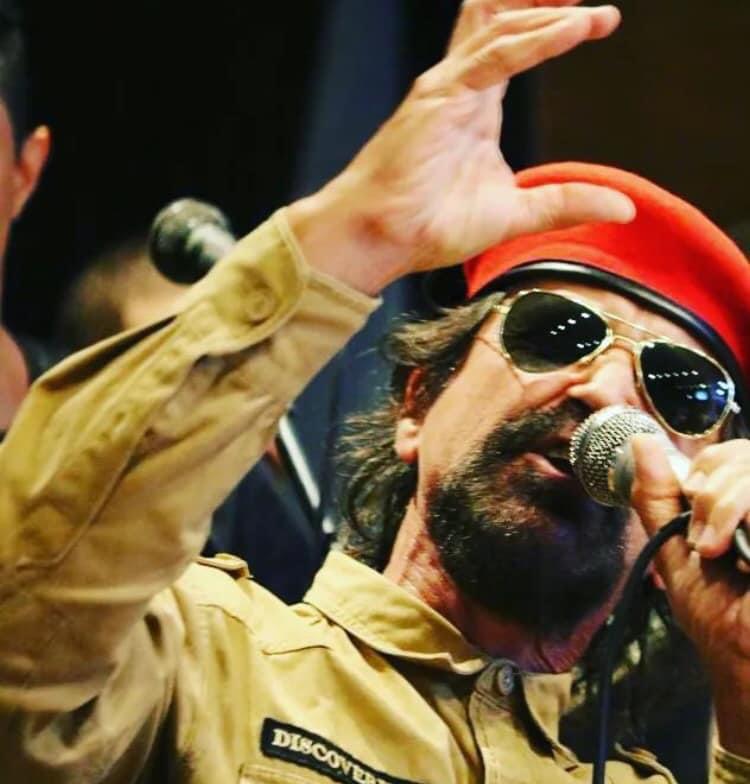 Quarta é Show faz homenagem ao rock nacional com cover de Raul Seixas