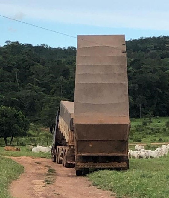 Homem de 52 anos morre após caminhão caçamba encostar em fio de alta tensão