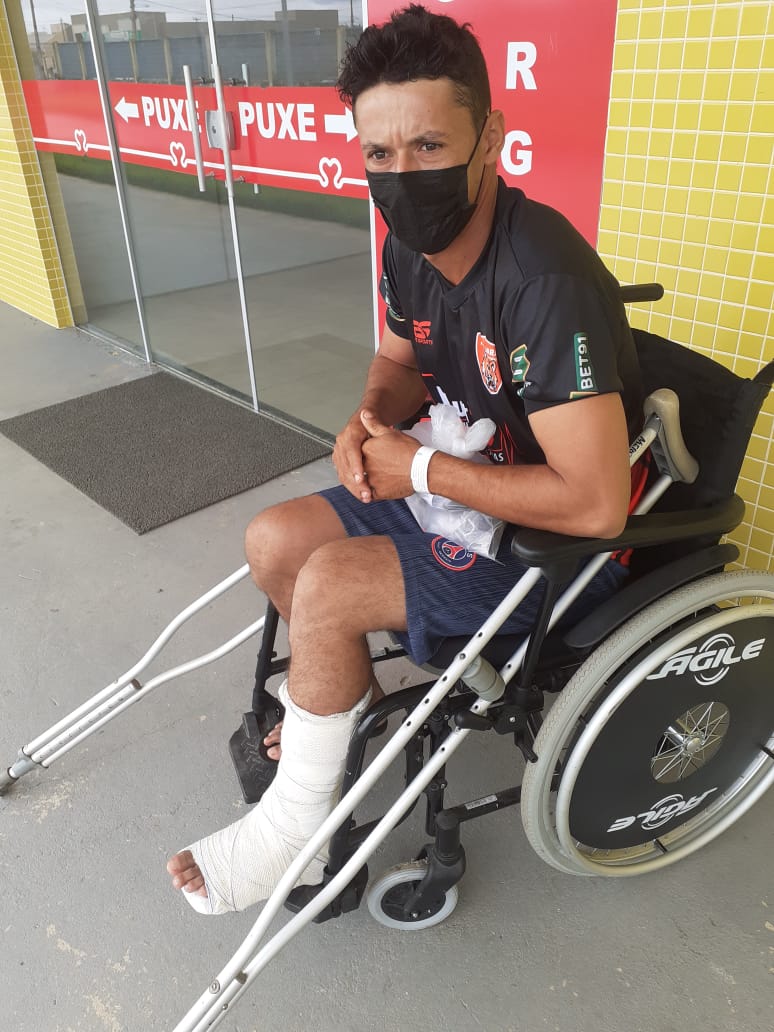 Zagueiro da equipe do Castelo fratura o tornozelo no Campeonato Regional