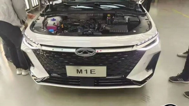 Chery Arrizo 8 tem frente e interior flagrados