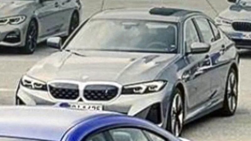 BMW i3 Sedan é visto sem camuflagem na China