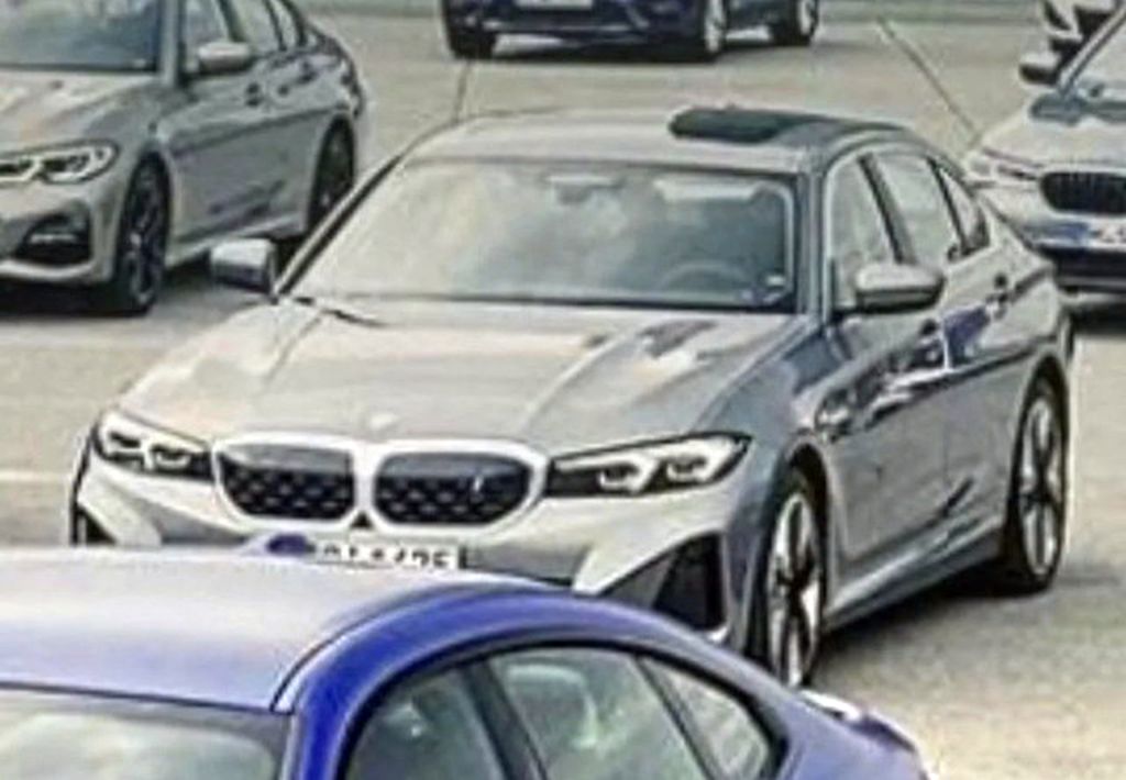 BMW i3 Sedan é visto sem camuflagem na China