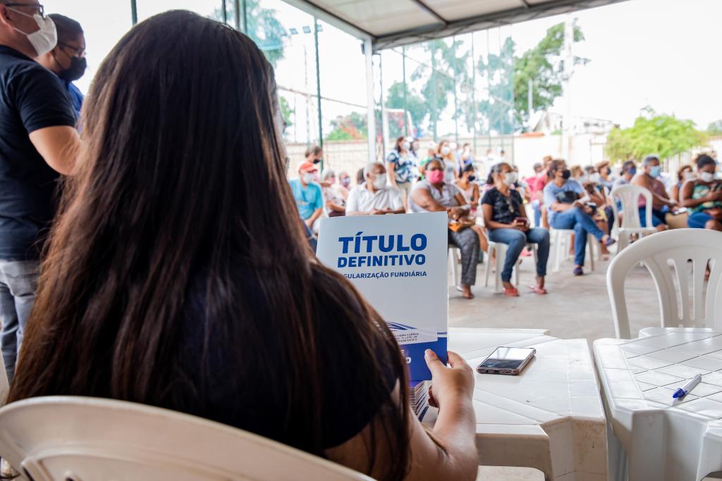 Governo de Mato Grosso entrega nova remessa de 900 títulos aos moradores do CPA