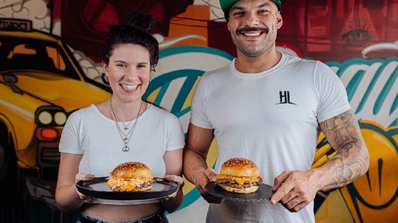 Hamburgueria no apartamento de casal vira rede de fast food de R$30 milhões