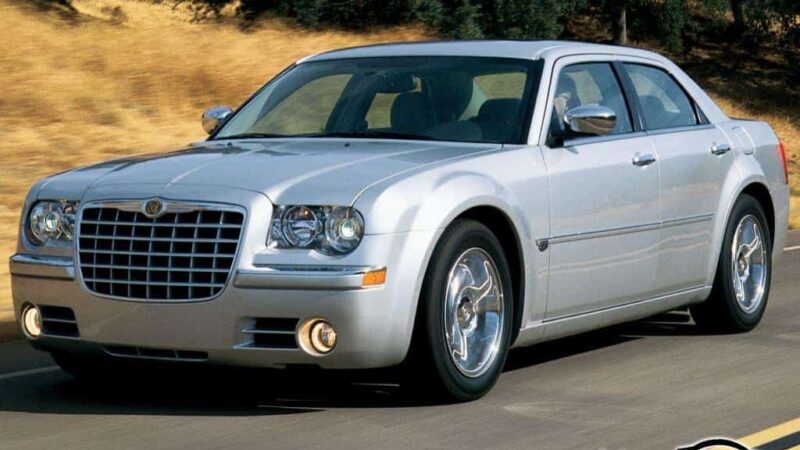 Chrysler 300C: anos, versões, fotos, detalhes, motor
