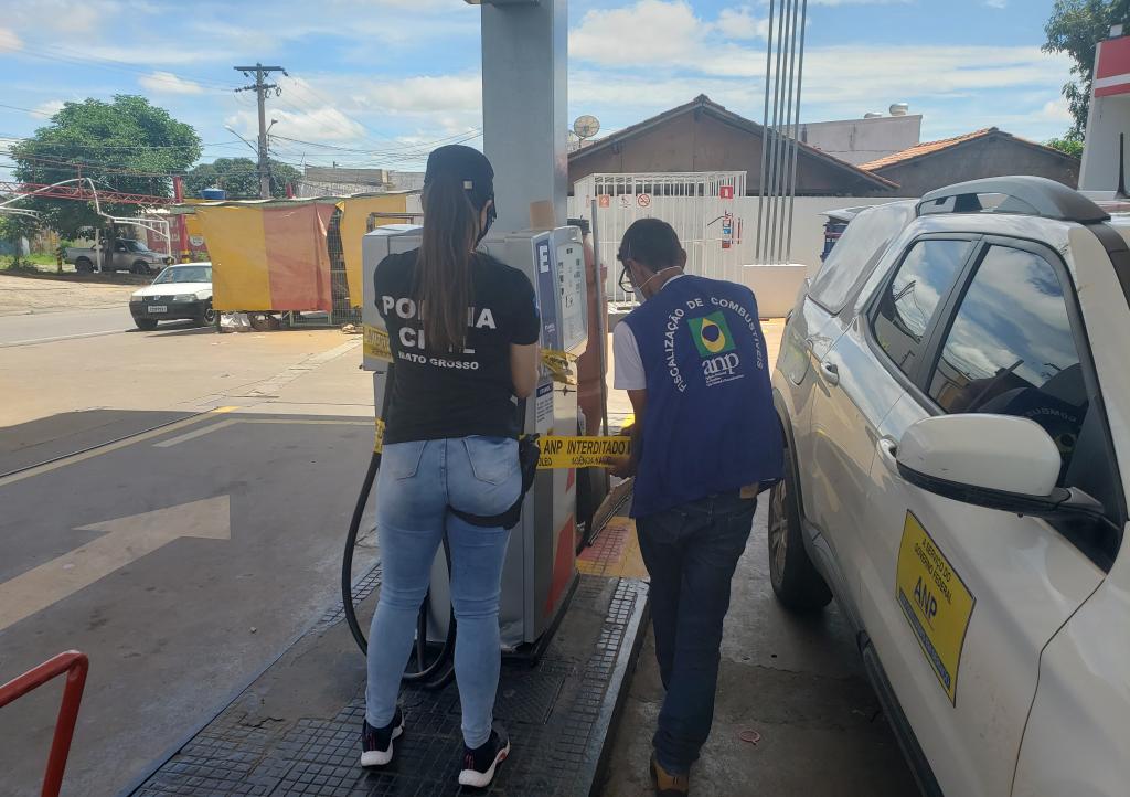 Em menos de 24 h, Polícia Civil e a ANP fecham duas vezes o mesmo posto por venda combustíveis adulterados