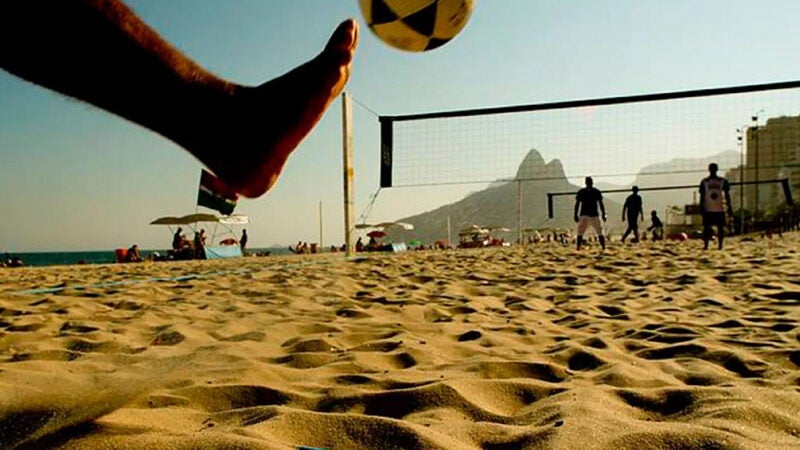 CBFv cria projeto Favela Open e leva futevôlei a comunidades do Brasil