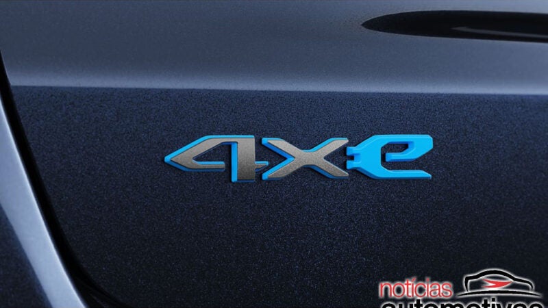 Jeep Compass 4xe tem primeiro teaser revelado