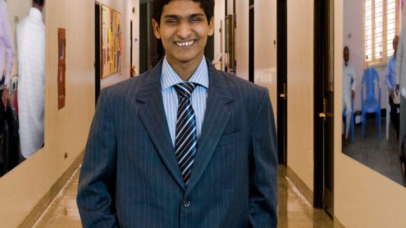 Jovem cego impedido de estudar funda empresa e fatura R$ 340 milhões