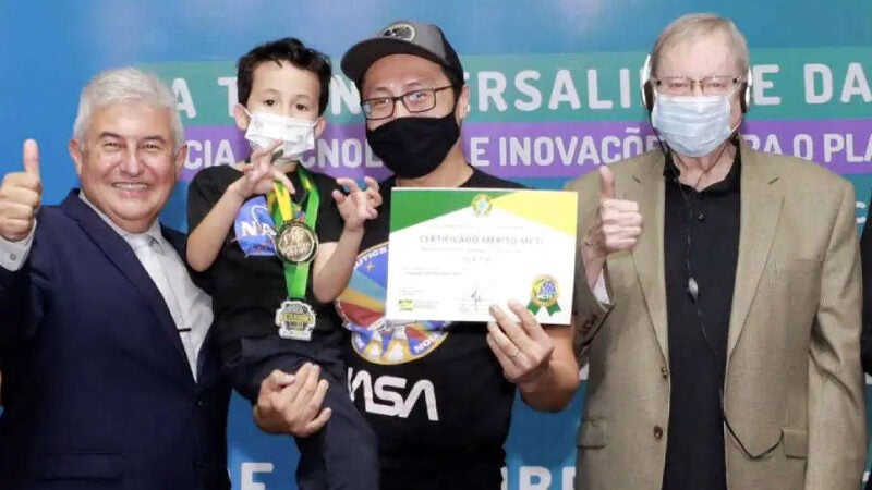 Brasileiro de 5 anos é o mais jovem a descobrir asteroide no mundo