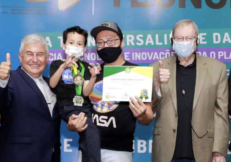 Brasileiro de 5 anos é o mais jovem a descobrir asteroide no mundo