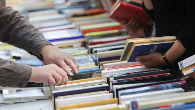 Alunos estão sem material didático em escolas de SP, dizem pais