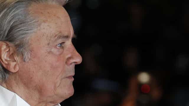 Alain Delon quer eutanásia e pede ajuda ao filho para acabar com a própria vida