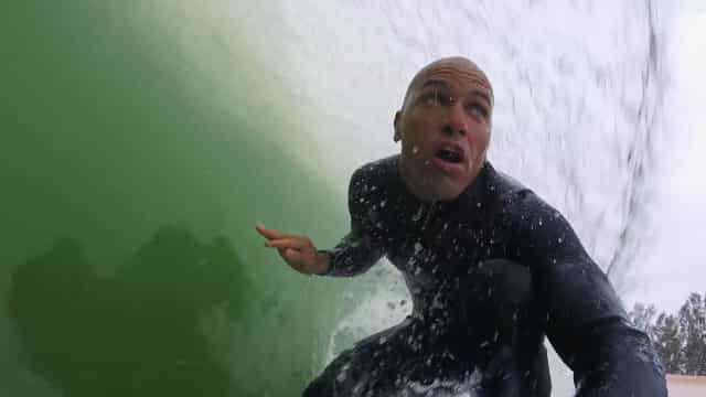 Nova regra da Academia permite que Kelly Slater, antivacina, apresente o Oscar