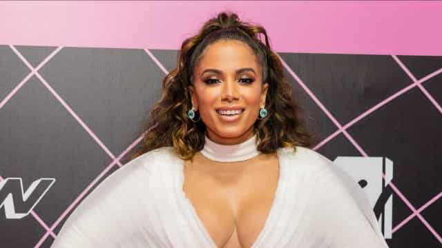 Anitta diz que topo do ranking mundial foi fruto de muito esforço e não de sorte