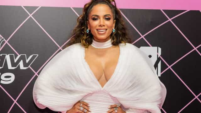 Anitta é primeira brasileira no Top 10 global do Spotify com ‘Envolver’