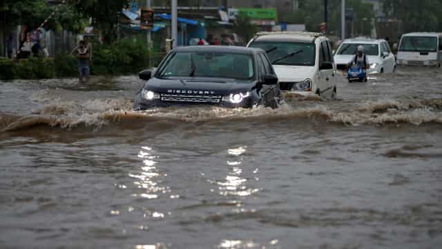 Homem de 22 anos desaparece após ser arrastado por enxurrada em São Paulo