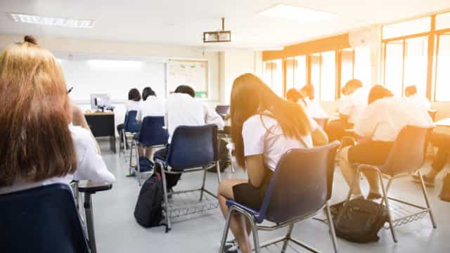 96% dos alunos da rede estadual de SP concluíram ensino médio sem saber resolver equação de 1º grau