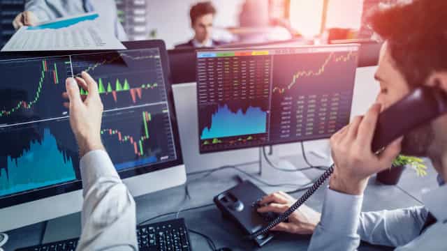 Bolsa sobe com altas de petróleo e aço provocadas pela guerra na Ucrânia