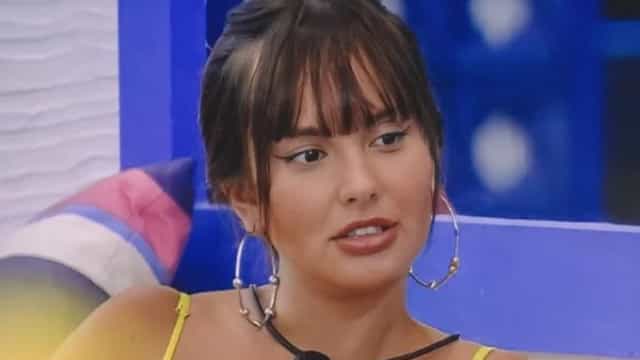 Thais Braz mostra testa sem curativos pela 1ª vez após cirurgia