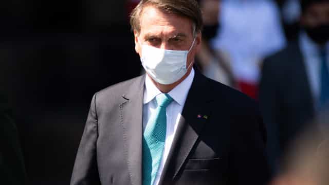 Bolsonaro diz que vai discutir petróleo hoje e critica paridade dos preços