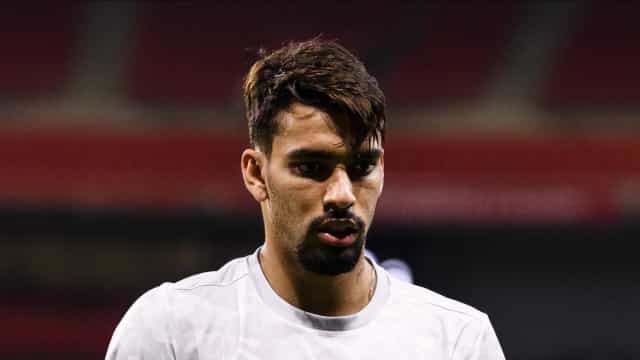 Paquetá marca e Lyon vence o Porto no primeiro duelo das oitavas da Liga Europa