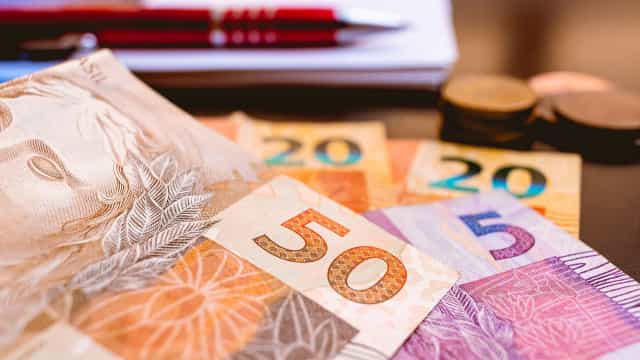 Caixa paga Auxílio Brasil a beneficiários com NIS final 7