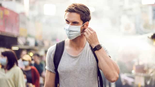 SP: exigência de máscara em hospitais e ônibus deve durar mais, diz secretário