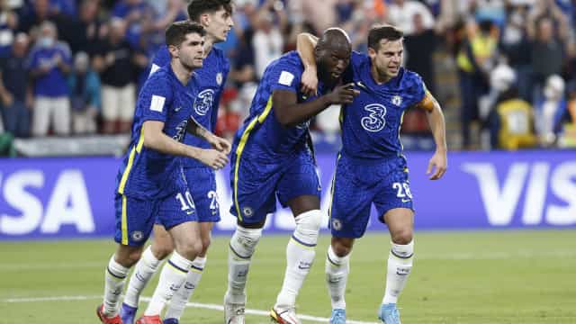 Após anúncio de possível venda, Chelsea vira e avança na Copa da Inglaterra