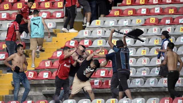 Federação Mexicana cancela jogos e abre apuração após violência brutal em estádio