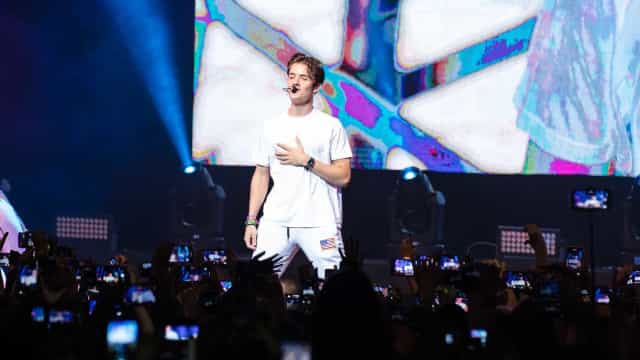 Noah Urrea, do Now United, vive metaleiro Clay Moss em filme que estreia em abril