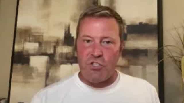 Político diz às filhas para "aproveitarem" caso o estupro seja inevitável