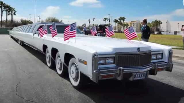 Este é o carro mais longo do mundo. Tem mais de 30 metros