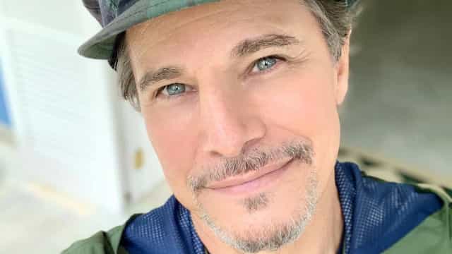 Edson Celulari junta os três filhos em retrato único