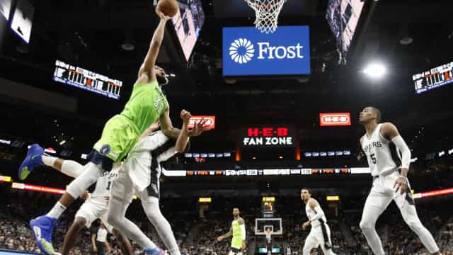 Towns faz 60 pontos, bate recorde na temporada da NBA e Timberwolves reagem