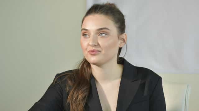 Ex-Miss Ucrânia relembra fuga com filho em meio à invasão russa