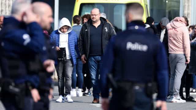 Motorista atropela multidão e mata ao menos seis pessoas na Bélgica