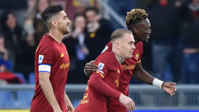 Roma leva a melhor no clássico com a Lazio e sobe para o 5º lugar do Italiano