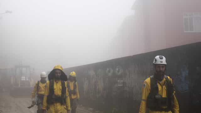 Chuvas fortes matam ao menos cinco pessoas em Petrópolis neste domingo