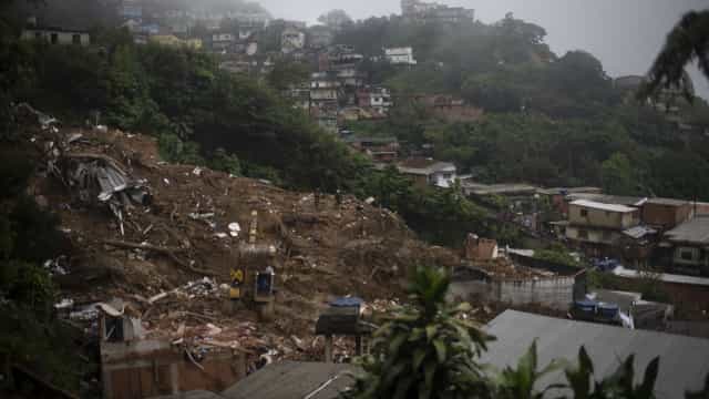Petrópolis revive trauma pouco mais de 1 mês depois de tragédia