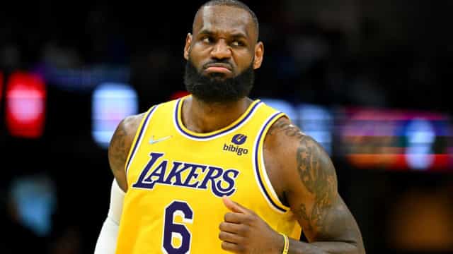 LeBron se irrita em incrível virada que deixa Lakers em situação delicada na NBA
