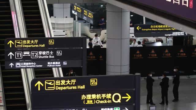 China encontra caixa-preta de avião que caiu com 132 a bordo e interrompe buscas de sobreviventes