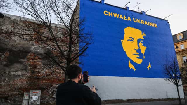 Zelenski diz que Ucrânia se prepara para ataques russos no Donbass