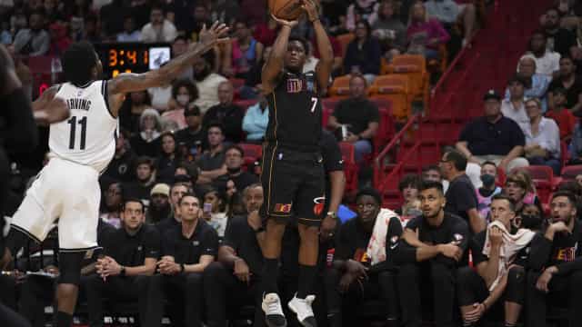 Miami Heat perde para os Nets e dá liderança aos 76ers; Grizzlies vencem Bucks