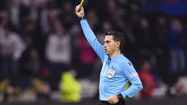 Árbitro romeno para a Copa sofre ataque cardíaco e pode se aposentar aos 41 anos