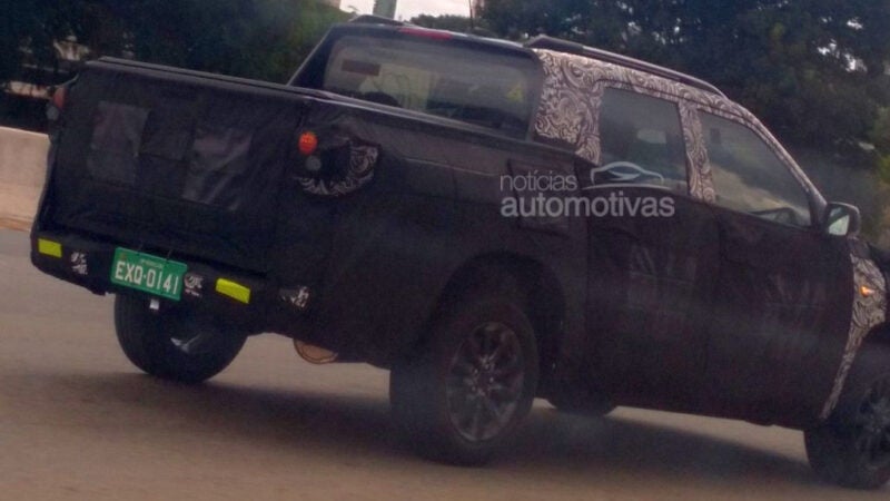 Flagra: Nova Chevrolet Montana tem porte intermediário